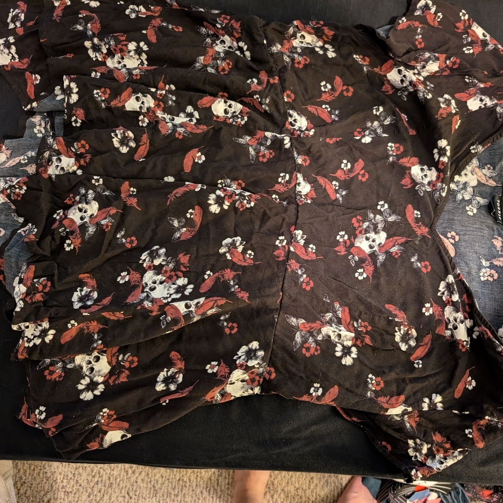 Torrid Skulls And Flowers Handkerchief Top Size 2
